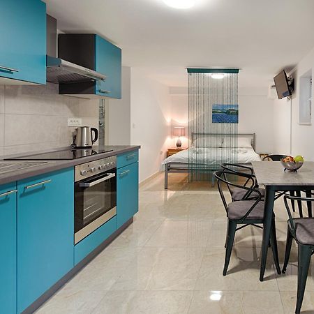 Cezar Luxury Apartment 奥米什 外观 照片
