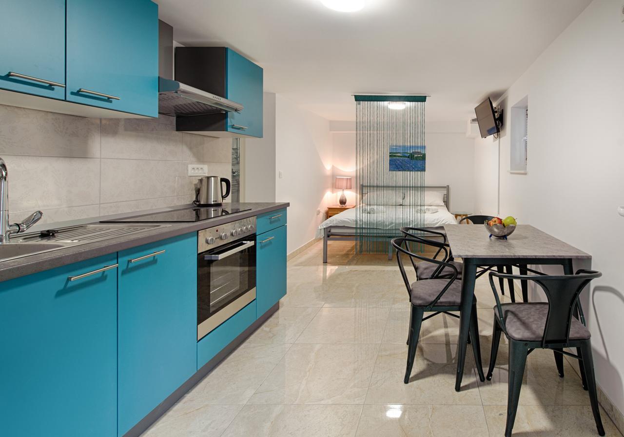 Cezar Luxury Apartment 奥米什 外观 照片