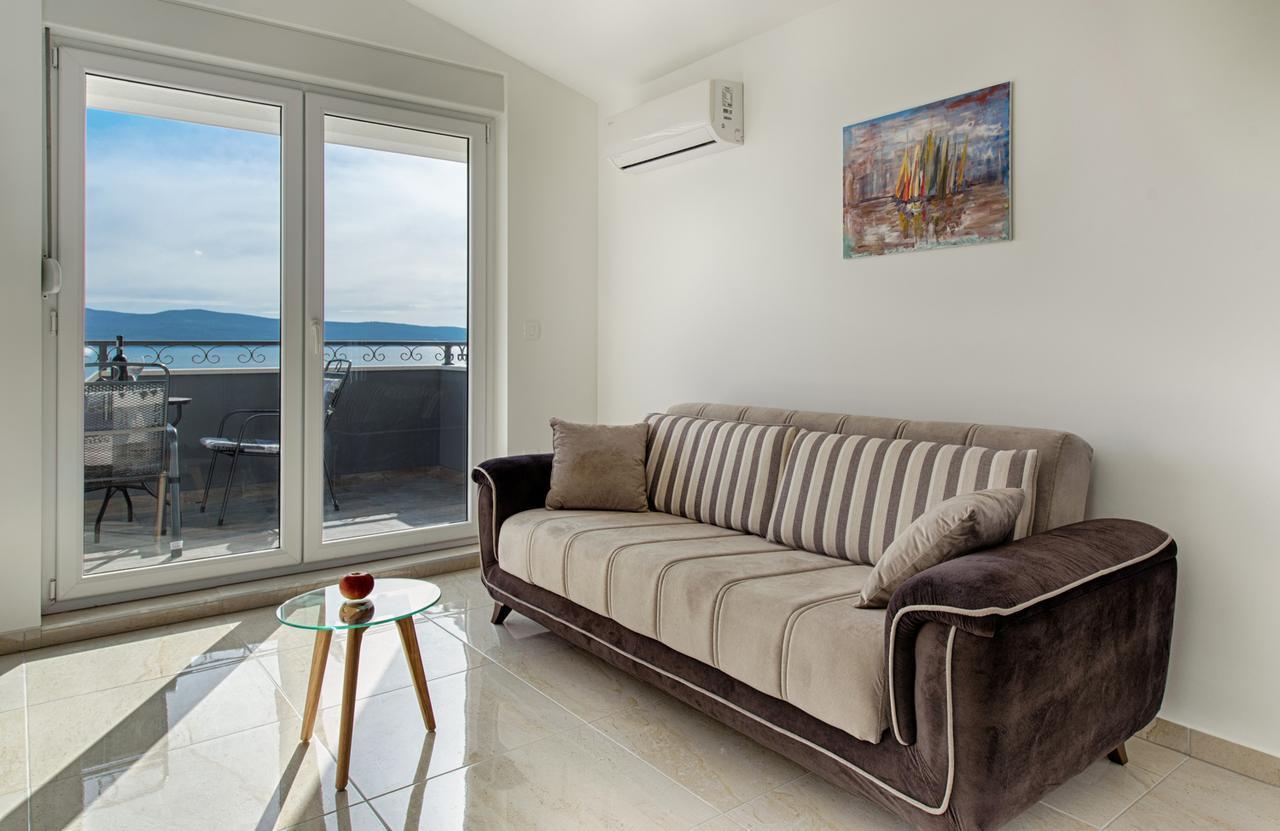 Cezar Luxury Apartment 奥米什 外观 照片