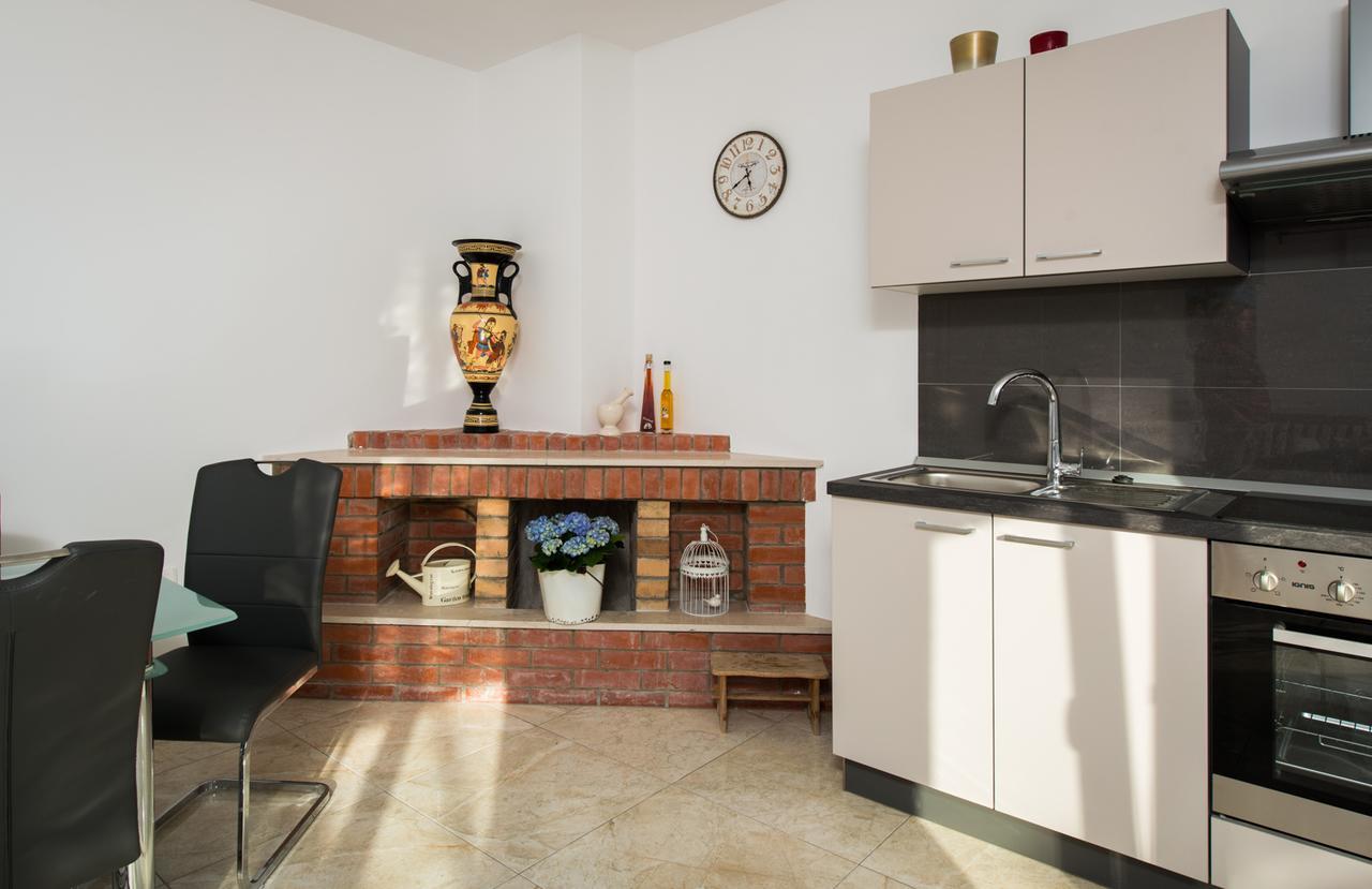 Cezar Luxury Apartment 奥米什 外观 照片