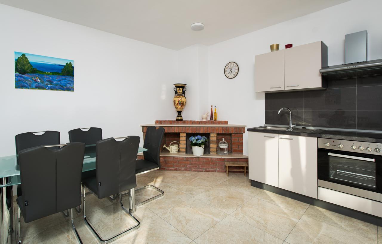 Cezar Luxury Apartment 奥米什 外观 照片