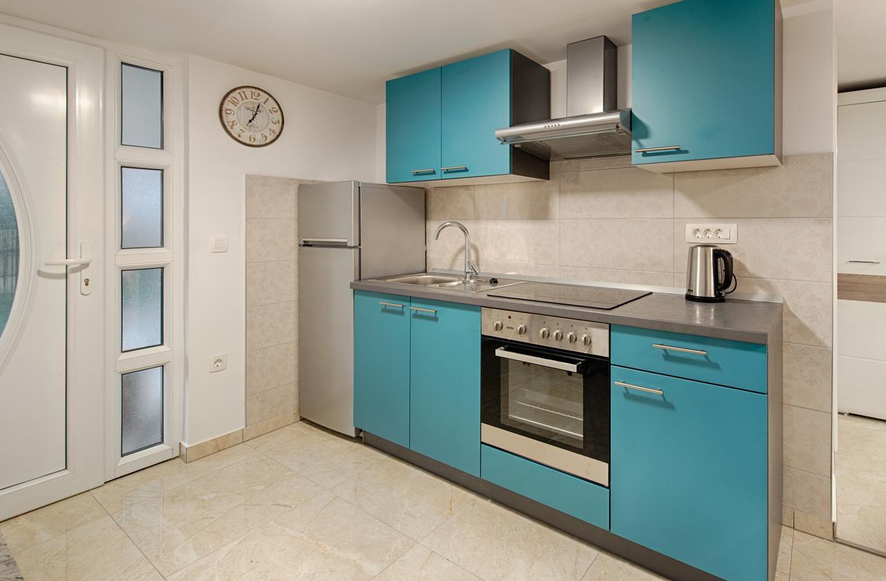Cezar Luxury Apartment 奥米什 外观 照片