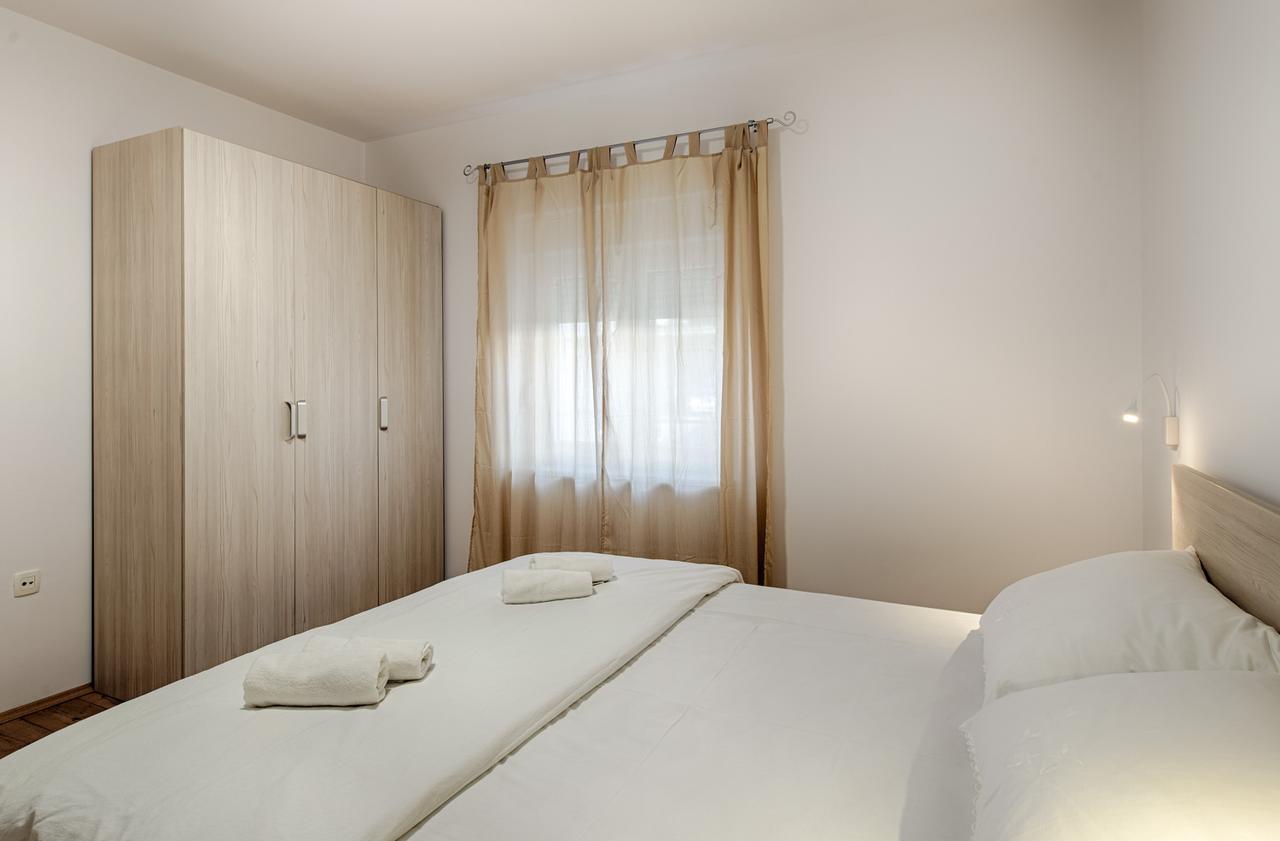 Cezar Luxury Apartment 奥米什 外观 照片