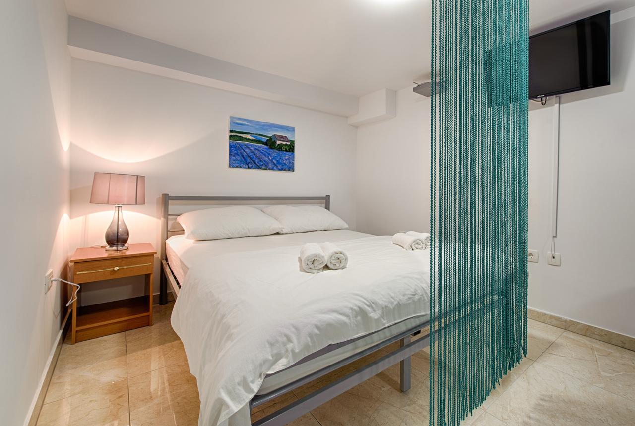 Cezar Luxury Apartment 奥米什 外观 照片