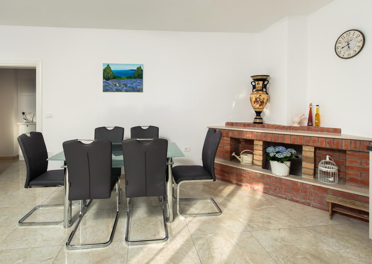 Cezar Luxury Apartment 奥米什 外观 照片