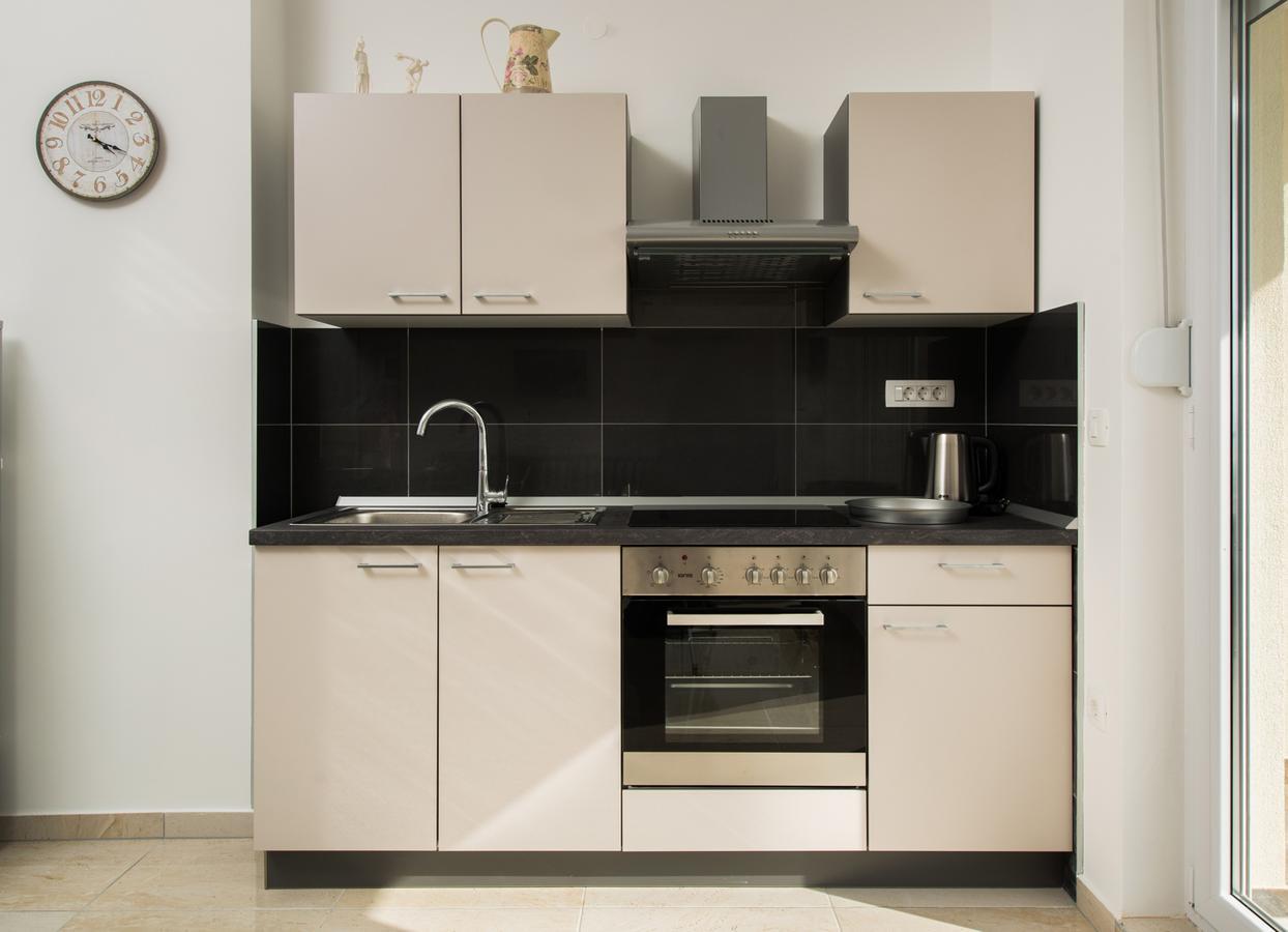 Cezar Luxury Apartment 奥米什 外观 照片