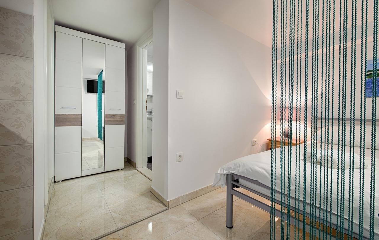 Cezar Luxury Apartment 奥米什 外观 照片