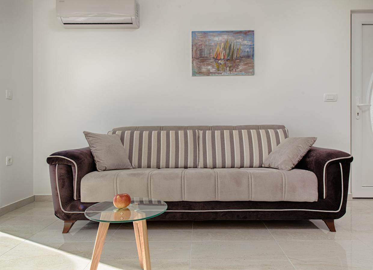 Cezar Luxury Apartment 奥米什 外观 照片