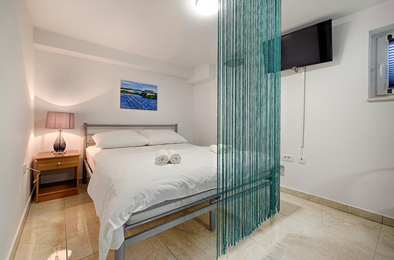 Cezar Luxury Apartment 奥米什 外观 照片